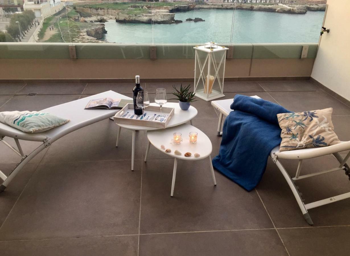 Apartment Fly On The Sea